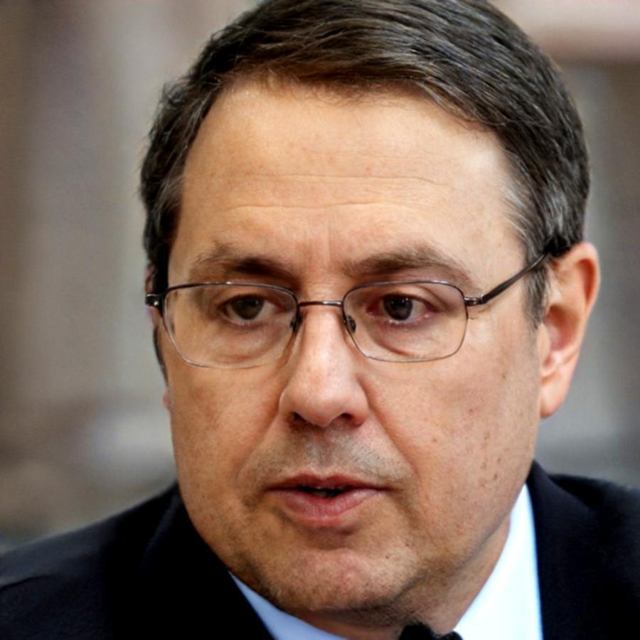 Instructor Haraldur Bjornsson teaching traffic optimization